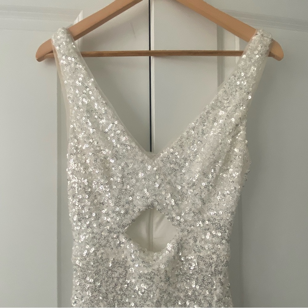 Betsy Adam V-Neck Cutout-Detail Sequinned IvorySilver 4 - Picture 6 of 16